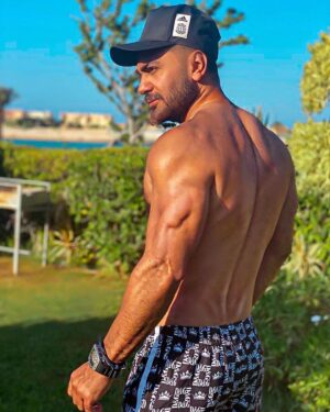 Tamer Hosny Instagram - صباح الفل و النجاح و الطاقه الجميله ⚡️⚡️
قولنا نعمل شوية تان كده مع القَصه الجديده و عوده للتمارين العنيفه عالصبح 💪استعداداً لتصوير حاجه جديده بعد الكليب اللي صورته من كام يوم و ان شاء الله يعجبوكم 🤲❤️