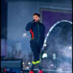 Tamer Hosny Instagram - يمكن قولت كتير على حفلات انها من احلى حفلات حياتي بس حفلة العلمين امبارح بجد هي احلى و اهم حفله عملتها في مشواري الفني كله من اول دخلة الحفله بالطيران على كل هذا الارتفاع و اللوحه الخاصه بكل اغنيه بغنيها من عروض استعراضيه متناسقه مع كل الجرافيكس المعروض على الشاشات المتناسق ايضاً مع ابهار الالعاب الناريه اللي بيعبر عن كل حرف في اي اغنيه بغنيها ، بجد الحفله دي كان وراها ناس كتير مخلصه و بتحب شغلها و قبل اي شيء حابين بعض و حابين الخير لبعض عشان كده طلعنا بالنجاح الجماهيري الخرافي ده و النجاح المسرحي التاريخي ده … شكراً جمهورنا الراقي .. شكراً صناع الحفله … شكراً لاختياري لافتتاح مهرجان العلمين 💪🇪🇬 #العالم_علمين