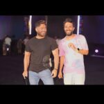 Tamer Hosny Instagram - من تحضيرات امس استعداداً لحفل اليوم بالعلمين مستنيكوا يا حلوين .. و تاني … امانه عليكم محدش يتأخر عشان في معاد لقفل الابواب مكتوب على التذاكر ده كمان غير احتمالات الزحمه بالتوفيق 🤲❤️💪