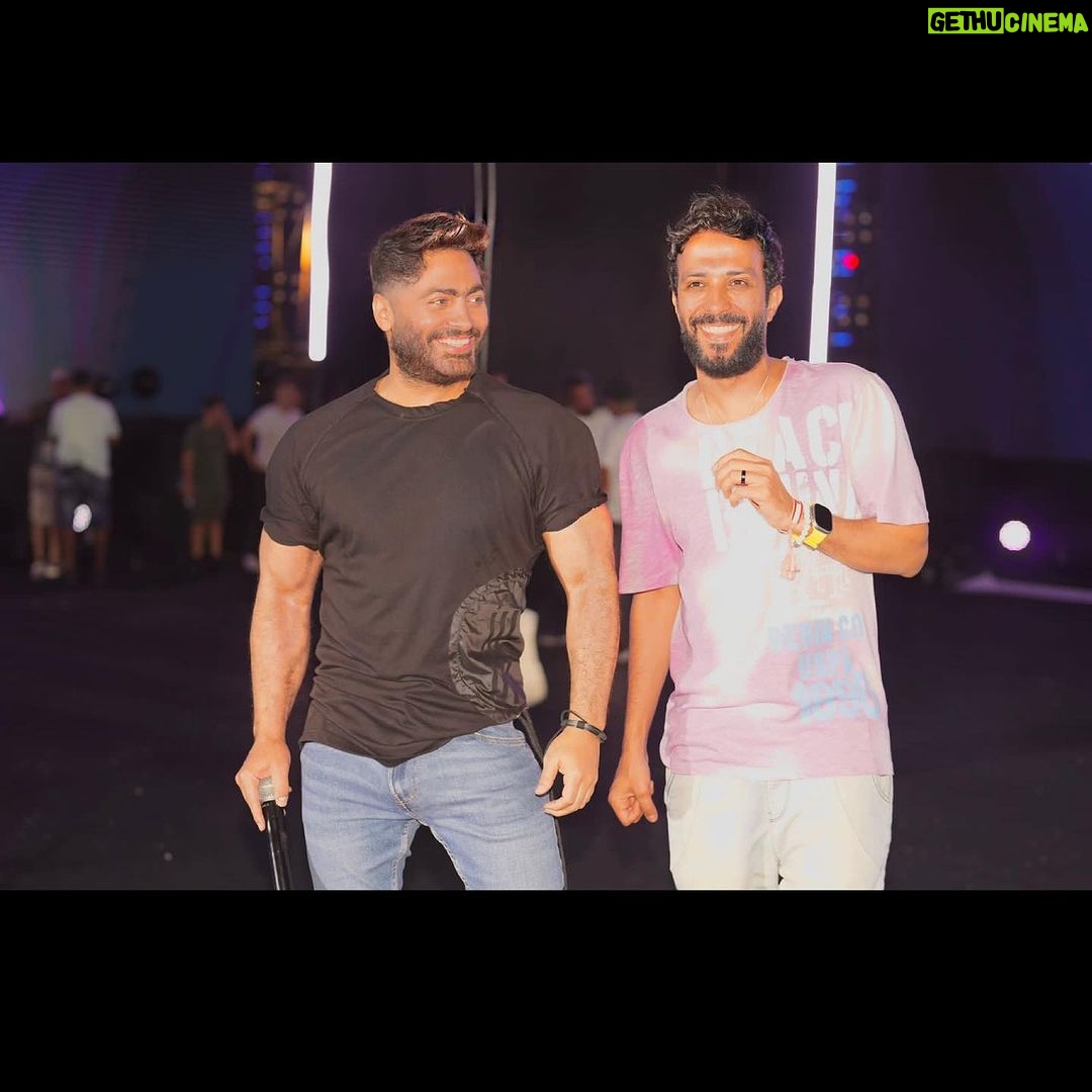 Tamer Hosny Instagram - من تحضيرات امس استعداداً لحفل اليوم بالعلمين مستنيكوا يا حلوين .. و تاني … امانه عليكم محدش يتأخر عشان في معاد لقفل الابواب مكتوب على التذاكر ده كمان غير احتمالات الزحمه بالتوفيق 🤲❤️💪
