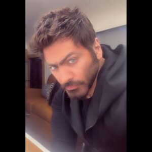 Tamer Hosny Instagram - ناس كتير بيقولولي مش بتنزل صور لهارون ليه مهو هارون انت برضو 😂 معاكوا حق يمكن بس عشان كان رمز الشر فا انا قافش عليه شويه  بس للاسف بعضكم حبوه 🤔و اوي كمان 😂ااااااه يا شرانيين 😂ماشي اهيه الصور 😂