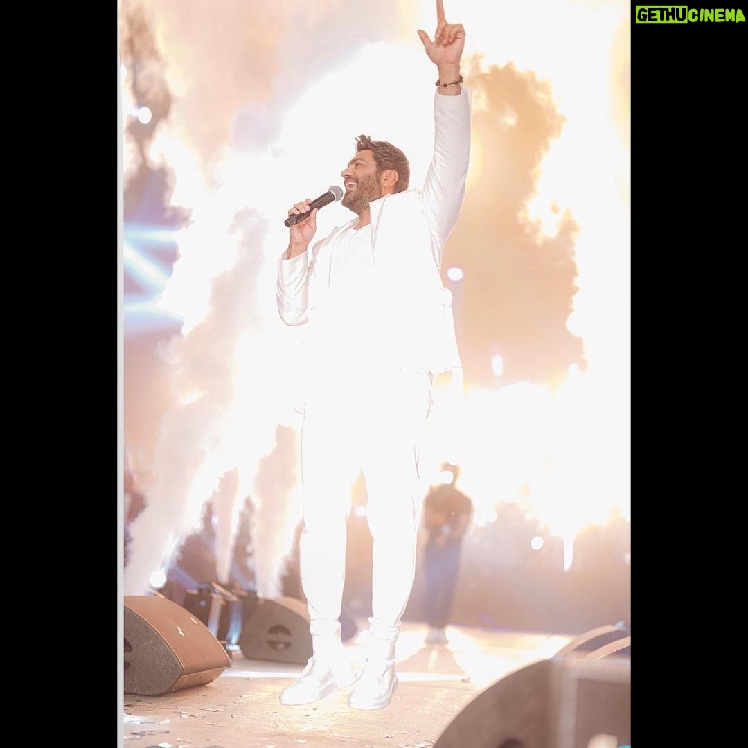 Tamer Hosny Instagram - حفل لبنان 🇱🇧 حقاً حفل للتاريخ استقبال و ذوق و طاقه حب و حماس مش طبيعيه … استقبالكم و تصفيقكم قبل غنائي كل هذا الوقت لحظه مش هنساها تم تسجيلها في حياتي من اهم اللحظات اللي حسيت بيها بكرم ربنا في مشوار حياتي بشكل عام حسيت بالحب و الانتصار من فرحتي حسيت مش قادر اقف مش قادر اغني مش عارف اتكلم مش لاقي كلام يوصف محبتي ليكم و يعبر عن الفرحه اللي دخلتوها قلبي … شعب لبنان الغالي الحبيب من كل قلبي شكراً لمحبتكم الصادقه شكراً لكل من اشرف على هذا الحفل الاسطوري شكراً صحافة و اعلام لبنان الغالي شكراً للسيد حسين كسيره على مجهوده الخرافي يا حسين انت عملت حدث مشرف انا فخور بيه جداً شكراً ياسر الحريري المبدع المخلص شكراً العبقري احمد عصام و رجال الامن اللبناني الغالي اللي تعبوا جداً لإنجاح هذا الحفل التاريخي شكراً كل فريق عملي المجتهد اللي مش بينام لحظه عشان نطلع كلنا بالشكل ده شكراً الجاليات العربيه العظيمه اللي حضرت شكراً الجاليه المصريه الحبيبه اللي نورتني ،، شكراً لبنان العظيم 🇱🇧 و شعب لبنان الحبيب 💪💪❤️❤️❤️❤️❤️❤️❤️❤️❤️❤️❤️❤️🤲الحمدلله