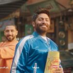 Tamer Hosny Instagram - احنا المصريين بنعدي أي حاجة بالضحكة و الفرحة سكان الكود وغني معانا أغنية شيبسي وتامر حسني عشان نعديها بالفرحة مع شيبسي #بالفرحة_بتعدي_مع_شيبسي
