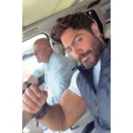 Tamer Hosny Instagram - يا صباح الفل على احلى ناس متجه ان شاء الله لدولة الامارات ( ابو ظبي ) استعداداً لإحياء حفل كأس السوبر المصري و اكيد مش متجه بالعربيه 😀انا في الطريق للمطار 🫶❤️💪