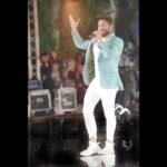 Tamer Hosny Instagram - حفلة تونس فعلاً من اجمل حفلات حياتي و فعلاً الحب اللي شوفته في عيون الجمهور و المذيعين و كل الحاضرين و ترحاب السيد الأمين العام لجامعة الدول العربيه احمد ابو الغيط و جميع السفراء و الوزراء الكرام من مختلف انحاء الوطن العربي و الساده الاعلاميين و الصحفيين الكبار شوفت حب منهم افقدني النطق بالاضافه لتكريمي بأرق الكلمات المعبره من الاعلام التونسي الحبيب و الجمهور التونسي الراقي العظيم كنت حاسس و كأني اول مره اغني في حياتي حضوركم الكريم بكل هذا العدد الضخم تكريم كبير اوي ليا من كل قلبي مليون شكراً كل الشرف لغنائي على مسرح قرطاچ العظيم في المهرجان العربي للاذاعه و التلفزيون شكراً تونس 🫶💪🇹🇳 شكراً شعب تونس الحبيب 🫶❤️