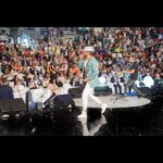 Tamer Hosny Instagram - حفلة تونس فعلاً من اجمل حفلات حياتي و فعلاً الحب اللي شوفته في عيون الجمهور و المذيعين و كل الحاضرين و ترحاب السيد الأمين العام لجامعة الدول العربيه احمد ابو الغيط و جميع السفراء و الوزراء الكرام من مختلف انحاء الوطن العربي و الساده الاعلاميين و الصحفيين الكبار شوفت حب منهم افقدني النطق بالاضافه لتكريمي بأرق الكلمات المعبره من الاعلام التونسي الحبيب و الجمهور التونسي الراقي العظيم كنت حاسس و كأني اول مره اغني في حياتي حضوركم الكريم بكل هذا العدد الضخم تكريم كبير اوي ليا من كل قلبي مليون شكراً كل الشرف لغنائي على مسرح قرطاچ العظيم في المهرجان العربي للاذاعه و التلفزيون شكراً تونس 🫶💪🇹🇳 شكراً شعب تونس الحبيب 🫶❤️