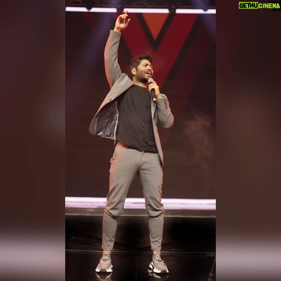 Tamer Hosny Instagram - شكراً جمهور الكويت 🇰🇼 العظيم كان حفل فوق فوق فوق الرائع و عمري ما هنسى جمال و رقي قلوبكم و احساسكم اللي شوفته معاكم غير عدد الحضور المذهل بجد شكراً شكراً شكراً على المحبه اللي شوفتها شكراً من كل قلبي و ربنا يفرح قلوبكم زي ما فرحتوني ❤️🫶🇰🇼🇪🇬 تصوير منعم @menam_photography