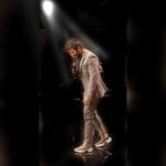Tamer Hosny Instagram - شكراً جمهور الكويت 🇰🇼 العظيم كان حفل فوق فوق فوق الرائع و عمري ما هنسى جمال و رقي قلوبكم و احساسكم اللي شوفته معاكم غير عدد الحضور المذهل بجد شكراً شكراً شكراً على المحبه اللي شوفتها شكراً من كل قلبي و ربنا يفرح قلوبكم زي ما فرحتوني ❤️🫶🇰🇼🇪🇬 تصوير منعم @menam_photography