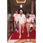 Tamer Hosny Instagram - ‎وصولي دبي انا و تاليه مطقمين ولابسين زي بعض 😀 بالمناسبه والله الاستقبال ده حصل عشان تاليه كل الحب و الاحترام للمنظمين الكرام ‎و ادارة فندق @palazzoversacedubai …جماهير دبي الغاليين منتظركم بكرا ان شاء الله في الحفله
