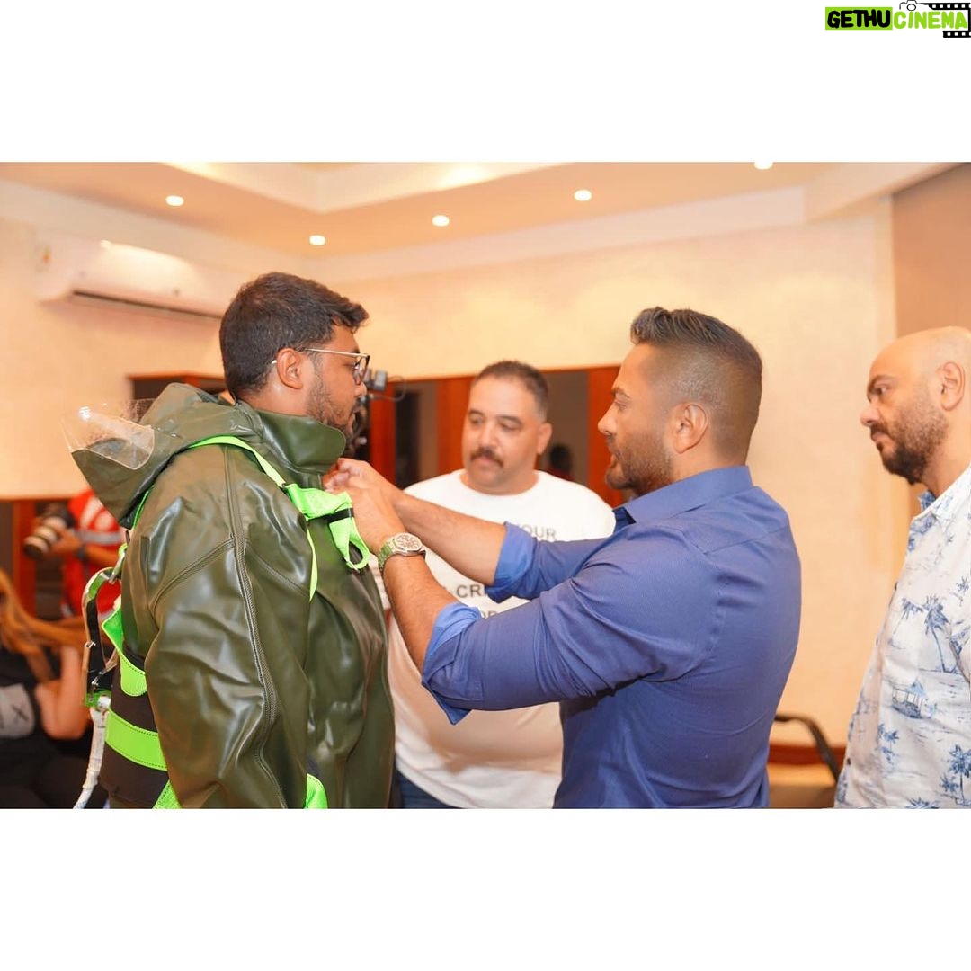 Tamer Hosny Instagram - مساء الخير عليكم شبابنا و كل اهالينا في مصر طبعاً كلنا شوفنا اللي حصل في المغرب و ليبيا و اكيد كلنا في اشد حالات الحزن و نفسنا نعمل حاجه كلامي للّي قادر .. واللي مش قادر جزاه الله كل خير لو كثف الدعاء لاهالينا و اخواتنا مش هطول عليكم … يا جماعة عندنا في مصر جمعية الهلال الاحمر المصري بجد ناس ليهم الجنه ان شاء الله انا فخور بيهم اوي و بحبهم اوي من كل قلبي، دول ناس رحيمه وهبوا حياتهم لخدمة الانسانيه و كل يوم عندهم شباب جميل متطوع لخدمة الانسانيه ، الحقيقه ان انا بمشيئة الله دايماً معاهم في كل ازمه بتقابل مصر او اي شعب عربي بس اكيد انا مش كفايه .. اتمنى من كل مصري انه يهتم بالجمعية العظيمه الرحيمه دي و يحاول يقدم اي دعم و لو بسيط ليهم ،و اتمنى ان اللي ميعرفهمش يحاول يعرفهم كويس عشان لو عرفهم و عرف دورهم و ازاي بيخاطروا بحياتهم عشان سلامة و انقاذ البشر هيبصلهم بنظره عظيمه تانيه من قلبي كل المواساه لاهالينا في المغرب و ليبيا و من ارض مصر بنقولكم كل مصر معاكم و خالص تعازينا لاسر الضحايا من اهالينا و كل الدعاء لعودة و سلامة المفقودين منهم ربنا يصبركم و يحفظكم و يحفظ امتنا العربيه 🤲 @egyptianredcrescent
