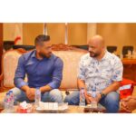 Tamer Hosny Instagram - مساء الخير عليكم شبابنا و كل اهالينا في مصر طبعاً كلنا شوفنا اللي حصل في المغرب و ليبيا و اكيد كلنا في اشد حالات الحزن و نفسنا نعمل حاجه كلامي للّي قادر .. واللي مش قادر جزاه الله كل خير لو كثف الدعاء لاهالينا و اخواتنا مش هطول عليكم … يا جماعة عندنا في مصر جمعية الهلال الاحمر المصري بجد ناس ليهم الجنه ان شاء الله انا فخور بيهم اوي و بحبهم اوي من كل قلبي، دول ناس رحيمه وهبوا حياتهم لخدمة الانسانيه و كل يوم عندهم شباب جميل متطوع لخدمة الانسانيه ، الحقيقه ان انا بمشيئة الله دايماً معاهم في كل ازمه بتقابل مصر او اي شعب عربي بس اكيد انا مش كفايه .. اتمنى من كل مصري انه يهتم بالجمعية العظيمه الرحيمه دي و يحاول يقدم اي دعم و لو بسيط ليهم ،و اتمنى ان اللي ميعرفهمش يحاول يعرفهم كويس عشان لو عرفهم و عرف دورهم و ازاي بيخاطروا بحياتهم عشان سلامة و انقاذ البشر هيبصلهم بنظره عظيمه تانيه من قلبي كل المواساه لاهالينا في المغرب و ليبيا و من ارض مصر بنقولكم كل مصر معاكم و خالص تعازينا لاسر الضحايا من اهالينا و كل الدعاء لعودة و سلامة المفقودين منهم ربنا يصبركم و يحفظكم و يحفظ امتنا العربيه 🤲 @egyptianredcrescent