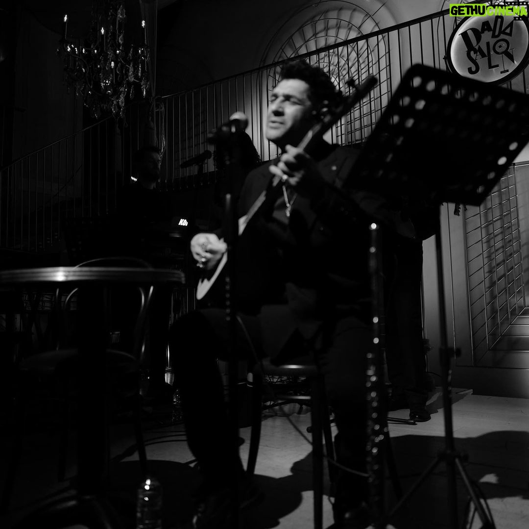 Tansel Öngel Instagram - Aşk-ın Deniz’i prömiyerden karelerle yarına hazırlanmaya devam 🎼