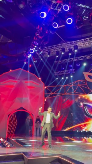 Tansel Öngel Instagram - O zaman @maskekimsinsen final için son bi anı bırakalım hepinize herkese tüm ekibe çok teşekkürler🙏🏻 @dogudemirkol madem formatı aldın beni de unutma 🎭