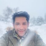 Tansel Öngel Instagram - Karlar düşer, düşer ama biz ağlamayalım ❄️