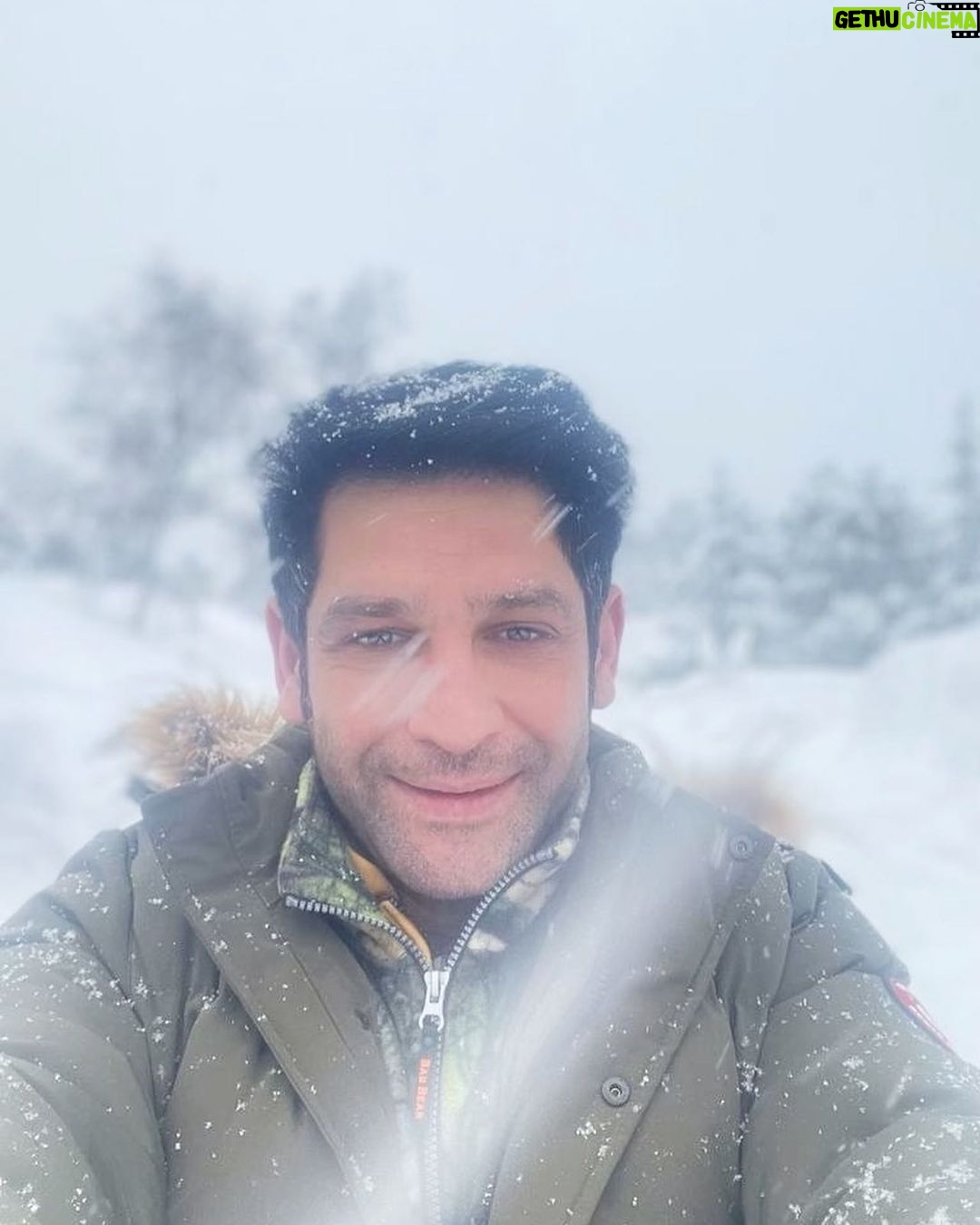 Tansel Öngel - 24.1K Likes - Karlar düşer, düşer ama biz ağlamayalım ❄️