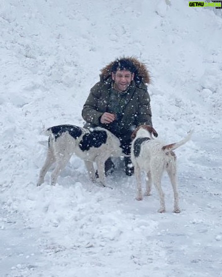 Tansel Öngel Instagram - Karlar düşer, düşer ama biz ağlamayalım ❄️