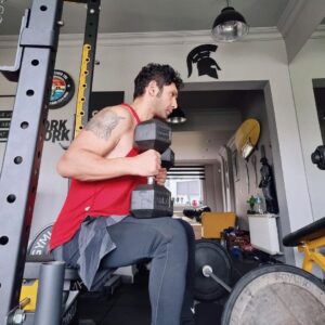 Tansel Öngel Instagram - Her zaman  göğe bakmıyoruz , sporlar yapıldı mı? 🏋🏽