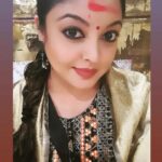 Tanushree Dutta Instagram - Night Arti at Mahakal...sitting at my fav spot.. Went to my fav kali temple The Gadkalika today. Then Visited Kaal Bhairo and then finally Mahakal Shayan Arti to round up day 3 of my Ujjain visit.