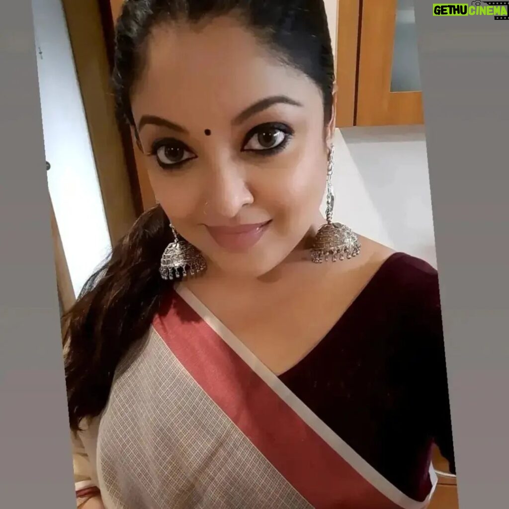 Tanushree Dutta Instagram - My favourite look in this year's Navratri..Simple & basic cotton saree with silver jwellery.
