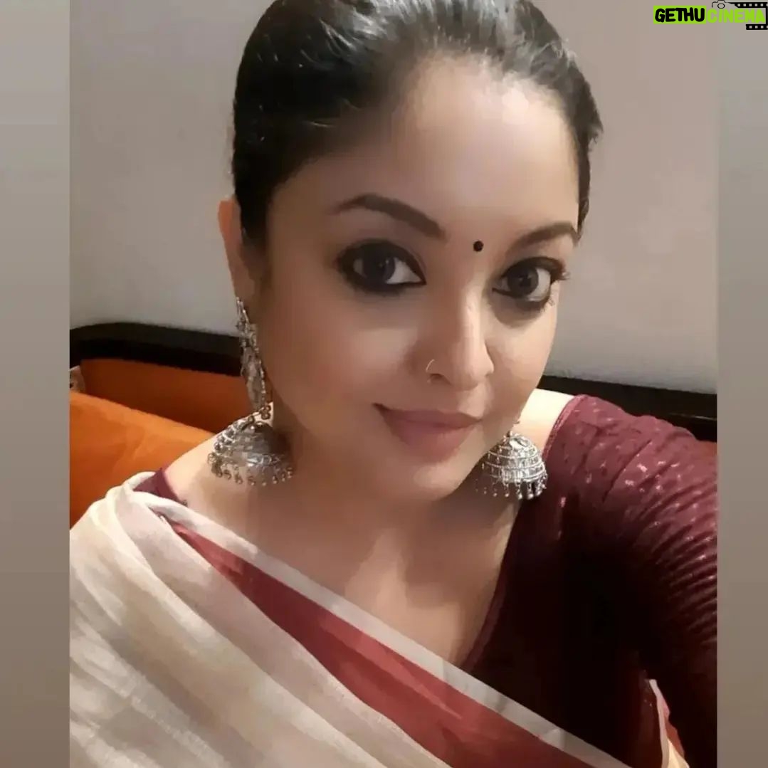 Tanushree Dutta Instagram - My favourite look in this year's Navratri..Simple & basic cotton saree with silver jwellery.