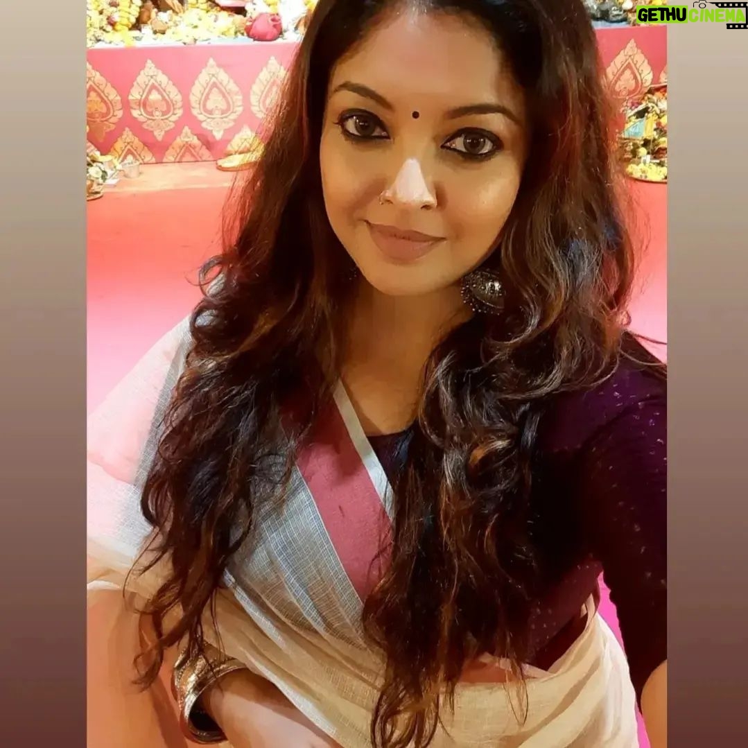 Tanushree Dutta Instagram - My favourite look in this year's Navratri..Simple & basic cotton saree with silver jwellery.