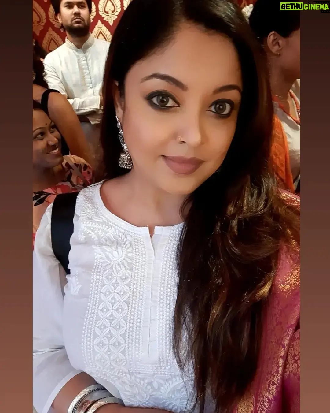 Tanushree Dutta Instagram - Durga Pujo shidur khela at Juhu...