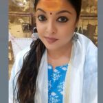 Tanushree Dutta Instagram - Day 4 of my Ujjain Visit...Mahakaal darshan. I visit every 1- 2 months or so. Quick short visits to reconnect my spirituality to a power point. I really need to buy a small home here now!! Tired of dealing with hotel booking hassles & other stuff. Checking out some properties while I'm here. Praying that I should find something nice for long term so I can anytime hop in & out. Will keep a home in Mumbai too ofcourse...I might start work on a feature film next year. Let's see...