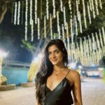Tanvi Malhara Instagram - 🖤 #sparkle #tanvimalhara