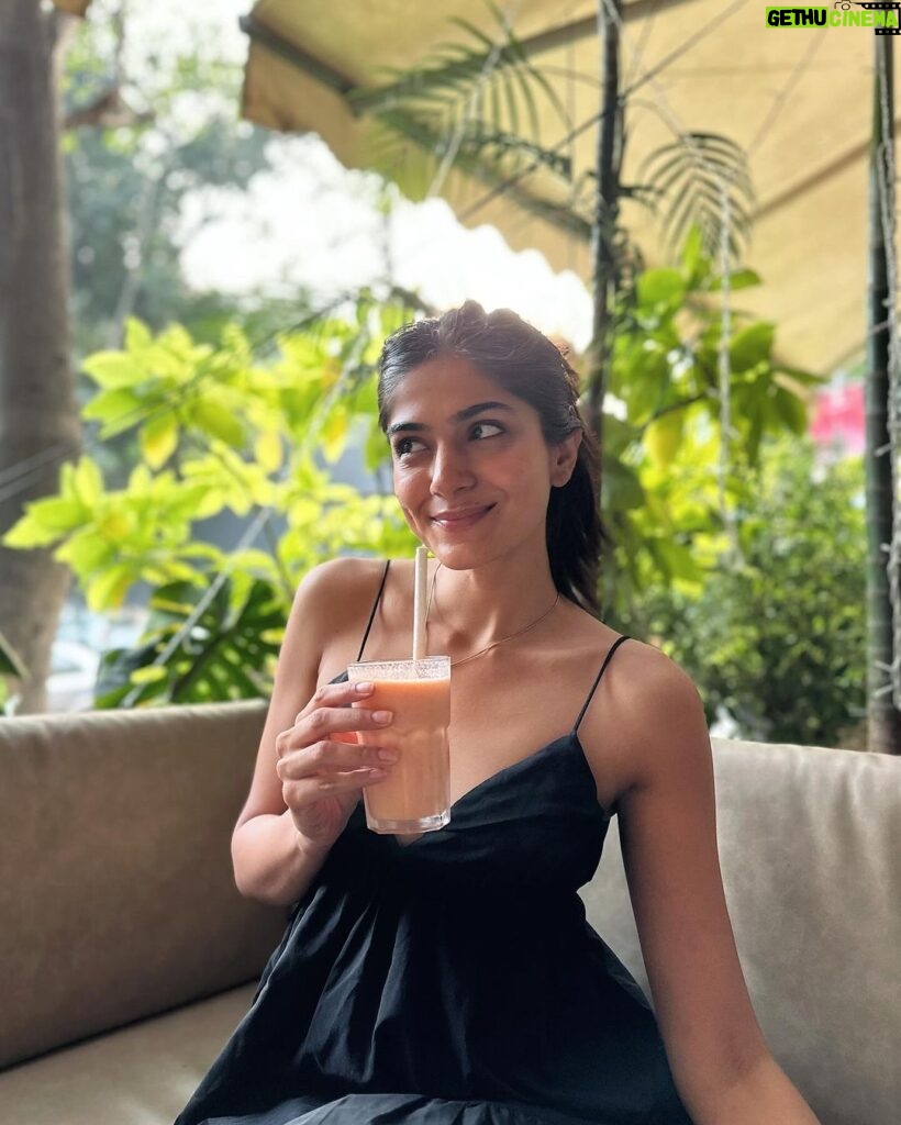 Tanvi Malhara Instagram - May 2024 be as smooth as this smoothie✨🤍😂 Smoothie fans anyone? #sundaeSmoothie🤍