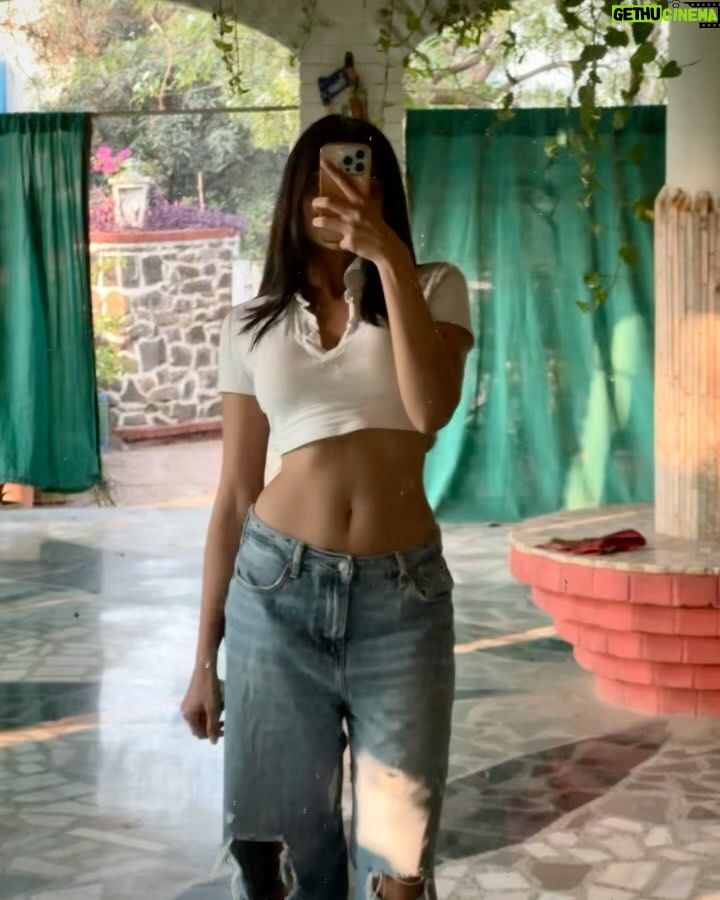 Tanvi Malhara Instagram - Resolution for 2024 is to lose the little abs I accidentally made 🥳😂 (JK, I cannot wait to be fitter and better🥰) What are your resolutions ? #newyearresolution #newyear #2024 #fitness #healthandwellness #tanvimalhara #tanvi