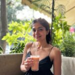 Tanvi Malhara Instagram - May 2024 be as smooth as this smoothie✨🤍😂 Smoothie fans anyone? #sundaeSmoothie🤍