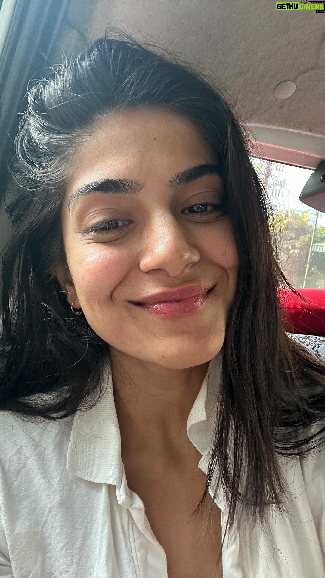 Tanvi Malhara Instagram - Thank you for stopping by and thank you for staying🥹💕 I may be a filled with a lot of emotions but gratitude seems to top that list always🥹✨ Grateful for you❤️ Also good morning! Mum says if we wake up late on this date will forever wake up late😂 #2023 #tanvimalhara #newyear #betterme