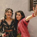 Tanvi Rao Instagram - The people of Gulmohar are what made Gulmohar truly bloom 🌸 There are so many people missing in these pictures, but I hope my love reaches out to everyone who made this shoot a time of such happiness and vibrancy. Some working stills from #Gulmohar Picture Credits- @routes_and_shoots @disneyplushotstar @pagliji Directed by @rahulchittella Beautifully captured by @eeshitnarain @chalkboardentertainment @zeemusiccompany #sharmilatagore @bajpayee.manoj @simranrishibagga @kavidrama @santhybee @utsavijhamusic @surajsharmagram @nargisnandal @sriharsh_sibu @seth_kanishk @danishsood @pujasarup @rajovilla @aayushi_diwan @sleepynushh @ishaanweenie @manshakhurana @routes_and_shoots Delhi, India