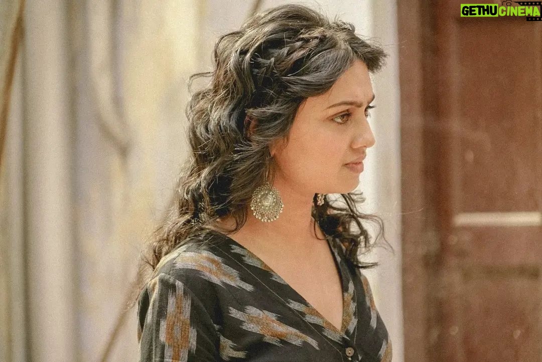 Tanvi Rao Instagram - Capturing the unsaid with such tender beauty - @routes_and_shoots Some stills from Gulmohar 🌸 Picture Credits- @routes_and_shoots @disneyplushotstar #Gulmohar Go watch now if you haven't already! @pagliji Directed by @rahulchittella Beautifully captured by @eeshitnarain @chalkboardentertainment @zeemusiccompany #sharmilatagore @bajpayee.manoj @simranrishibagga @kavidrama @santhybee @utsavijhamusic @surajsharmagram @nargisnandal @sriharsh_sibu @seth_kanishk @danishsood @pujasarup @rajovilla @aayushi_diwan @sleepynushh @ishaanweenie @manshakhurana @routes_and_shoots Delhi, India