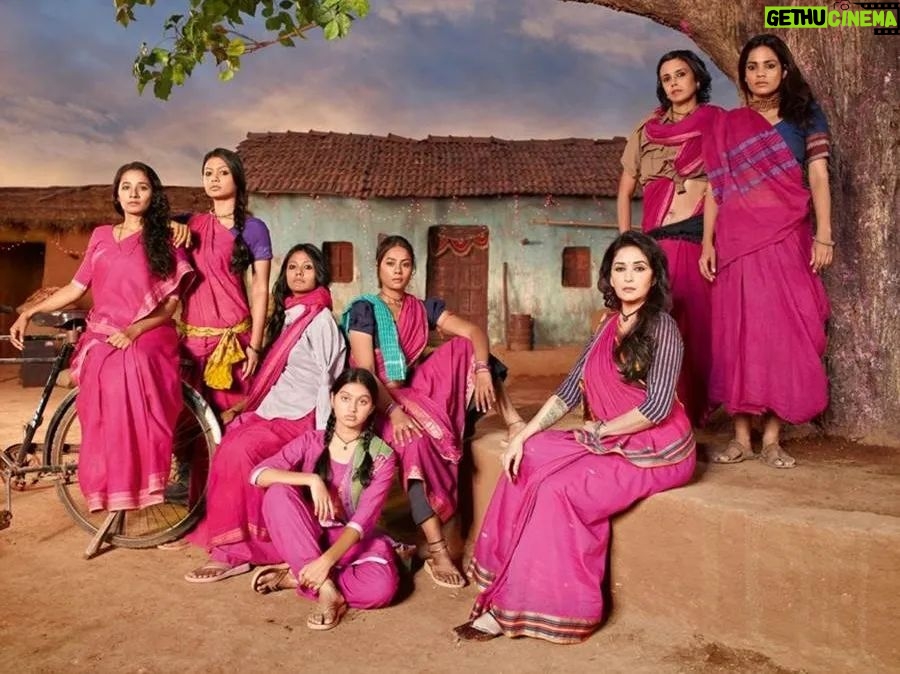Tanvi Rao Instagram - Today, going through these pictures, I ask myself what I would be without this film- Gulaab gang. Having grown up watching and trying to prayerfully recreate @madhuridixitnene 's dances, it was in a dream-like trance that I spent the days on this set. My love and admiration only grew for this wonder woman. She taught me the discipline I try to embody today. I can never be grateful enough for that! Celebrating the incredible @madhuridixitnene on her birthday 💙 #madhuridixit #birthday #gulaabgang #film #benarasmediaworks #vogue #voguemagazine #appreciation #admiration #inspiration #love #tanvirao Film City Mumbai