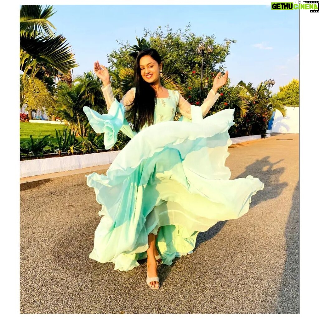 Tanvi Rao Instagram - Mint mint- Take the hint 💁‍♀️ Your mind won't be able to erase- Keerthi's footprint 👣 Costume credits: @inayadesignerstudio Picture Credits: @rajaniabhirath1 #keerthi #lakshmibaramma #bhagyalakshmi #kannadatelevision #tvshow #stories #fashion #clothing #collaboration #actress #tanvirao Bangalore, India