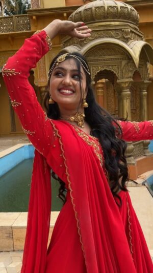 Tanvi Rao Instagram - Because today is Rama Navami and this song is from #sitaramam , and because my friend @vinutha__nagaraj will be extremely happy to see this song on my profile 🙊
Also because they're SUCH PRETTY COSTUMES! By @inayadesignerstudio

Video credits: @rajaniabhirath1
@meghanasom

#sitaramam #ramanavami #inaya #dancersofinstagram #dance #dancer #costume #lehenga #fashion #aesthetic #reelsinstagram #reels