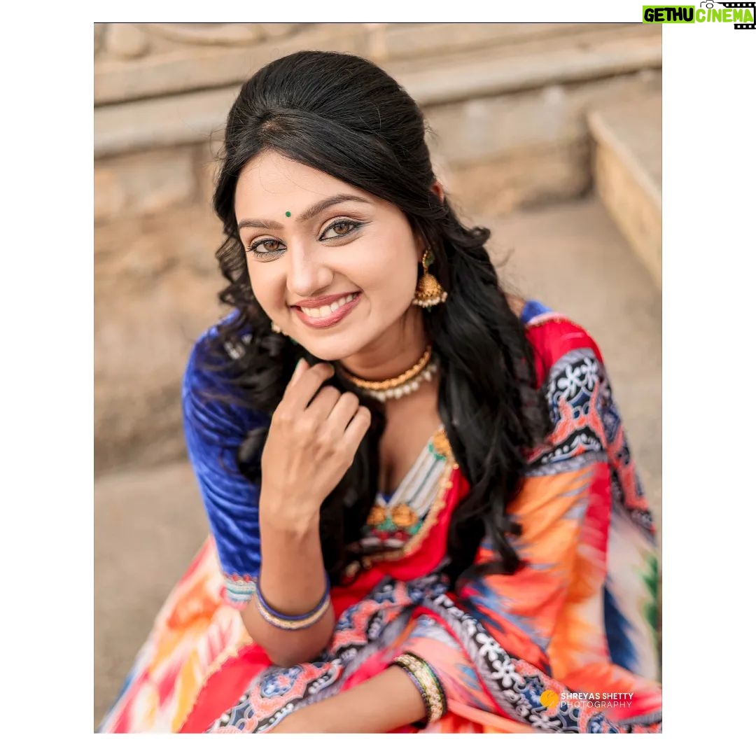 Tanvi Rao Instagram - Happy World Theatre Day ❤ To making mistakes, to performing terribly, to then learning from all that and humbly trying to get better every day! To slowly and steadily building stories and characters that can breathe 🍂 This lovely costume: @inayadesignerstudio #keerthi #bhagyalakshmi #lakshmibaramma #colorskannada #Viacom18 #kannadatelevision #kannadaserials #theatre #acting #passion #love Bangalore, India