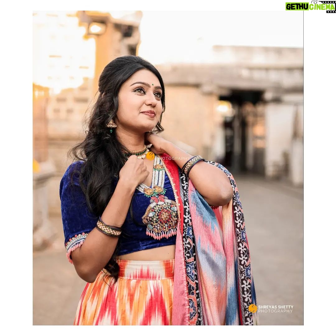 Tanvi Rao Instagram - Happy World Theatre Day ❤ To making mistakes, to performing terribly, to then learning from all that and humbly trying to get better every day! To slowly and steadily building stories and characters that can breathe 🍂 This lovely costume: @inayadesignerstudio #keerthi #bhagyalakshmi #lakshmibaramma #colorskannada #Viacom18 #kannadatelevision #kannadaserials #theatre #acting #passion #love Bengaluru