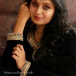 Tanvi Rao Instagram - ಯುಗಾದಿ ಹಬ್ಬದ ಶುಭಾಷಯಗಳು 🌠 Ugadi special shoot with @tanviraofficial Such a beautiful soul💙👸 Follow @makeupbyshwethasudhi #nofilter Learn in detail build your carrier in this Glam Industry ✨Intensive training ✨Detailed Theory ✨ Practical, Intractive sessions ✨30days course ✨ Different types of Bridal look ✨ Customisation of look ✨Waterproof,sweatproof,Transferproof makeup ✨ International makeup techniques ✨Teaching language (kannada,Telugu,English) ✨ International products provided for class practice ✨Lifetime mentoring ✨Vanity/MakeupKit Building ✨ Certification will be provided ✨ Portfolio shoot by best photographer ✨Basic Hairstyling ✨Social media marketing ✨Branding ✨Customer Handling Location: Marthahalli, Bangalore Contact details 9620359906 9066655559 #makeupcourse #bangaloremakeupartist #makeuptutorial #makeup #bangaloremakeupcourse #makeupclass #karnatakamakeupartist #bestmakeup #makeupbyshwethasudhi Marathahalli,Banguluru