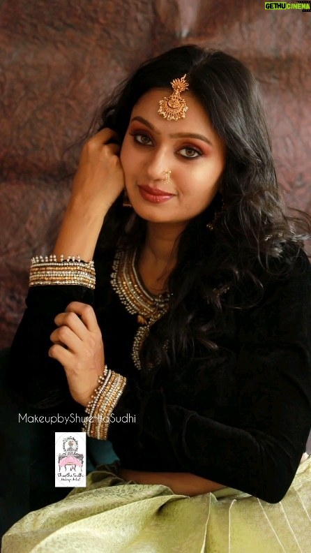 Tanvi Rao Instagram - ಯುಗಾದಿ ಹಬ್ಬದ ಶುಭಾಷಯಗಳು 🌠 Ugadi special shoot with @tanviraofficial Such a beautiful soul💙👸 Follow @makeupbyshwethasudhi #nofilter Learn in detail build your carrier in this Glam Industry ✨Intensive training ✨Detailed Theory ✨ Practical, Intractive sessions ✨30days course ✨ Different types of Bridal look ✨ Customisation of look ✨Waterproof,sweatproof,Transferproof makeup ✨ International makeup techniques ✨Teaching language (kannada,Telugu,English) ✨ International products provided for class practice ✨Lifetime mentoring ✨Vanity/MakeupKit Building ✨ Certification will be provided ✨ Portfolio shoot by best photographer ✨Basic Hairstyling ✨Social media marketing ✨Branding ✨Customer Handling Location: Marthahalli, Bangalore Contact details 9620359906 9066655559 #makeupcourse #bangaloremakeupartist #makeuptutorial #makeup #bangaloremakeupcourse #makeupclass #karnatakamakeupartist #bestmakeup #makeupbyshwethasudhi Marathahalli,Banguluru