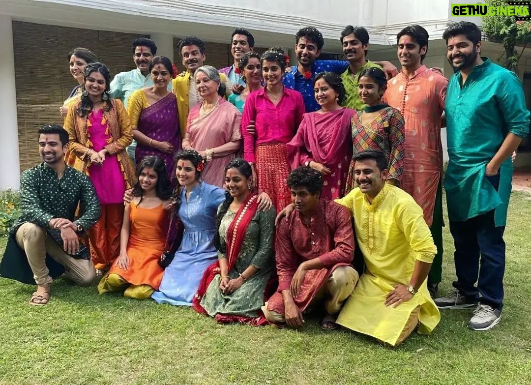 Tanvi Rao Instagram - Some wonderful human beings that I had the opportunity to work and interact with!πΈ Tried to fit in as many pictures as Instagram would allow, but clearly it doesn't suffice. I assure you, this team was as tender and warm as the movie itself :)π #Gulmohar Go watch now if you haven't already! @pagliji Directed by @rahulchittella Beautifully captured by @eeshitnarain @chalkboardentertainment @zeemusiccompany #sharmilatagore @bajpayee.manoj @simranrishibagga @kavidrama @santhybee @utsavijhamusic @surajsharmagram @nargisnandal @sriharsh_sibu @seth_kanishk @danishsood @pujasarup @rajovilla @aayushi_diwan @sleepynushh @ishaanweenie @manshakhurana @routes_and_shoots