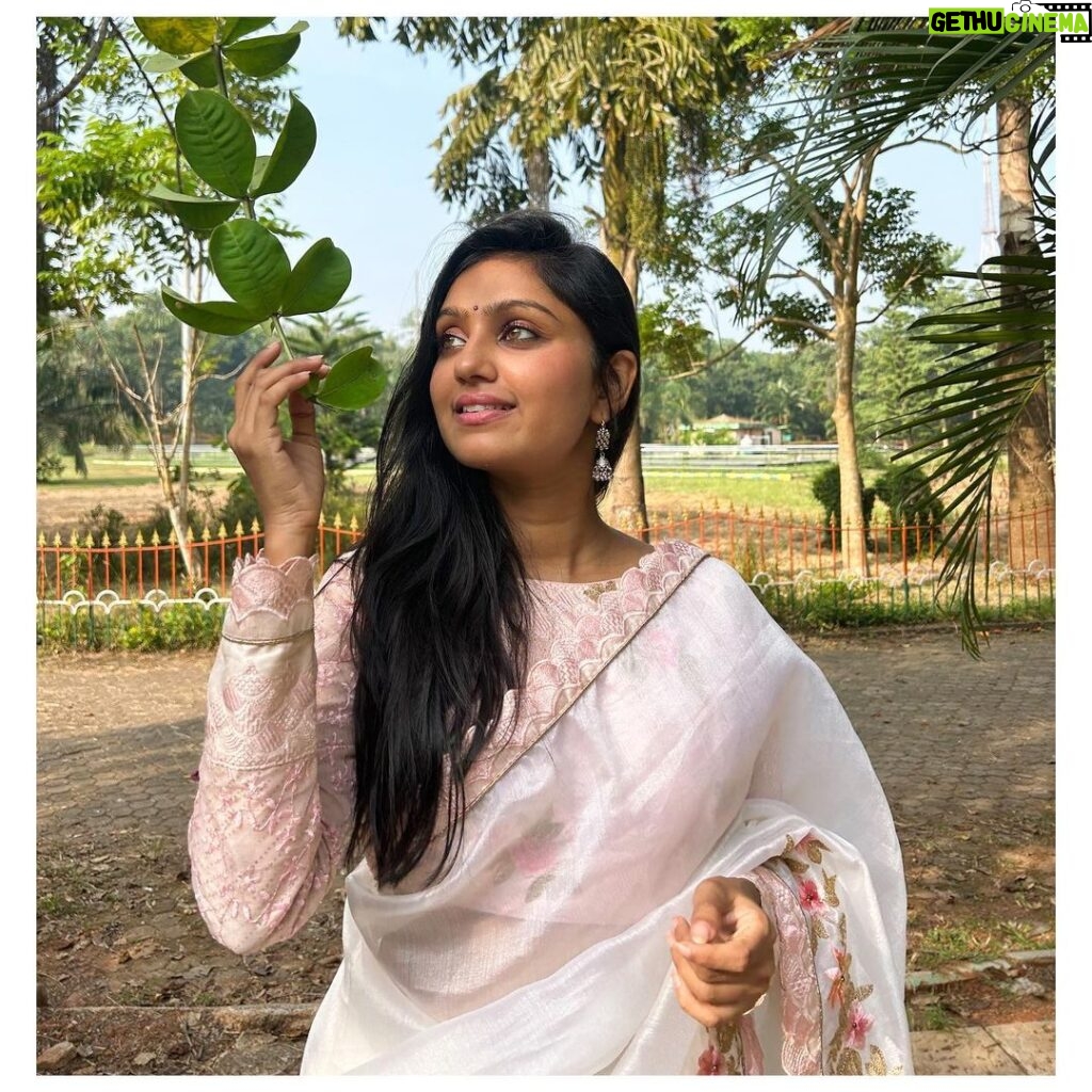 Tanvi Rao Instagram - Wearing this elegant saree by @maynadesignerstudio 🌸 #saree #indianwear #ethnic #fashion #collaboration #styling #elegant #beautiful #photooftheday #photoshoot #modeling #actor #tanvirao Mangalore, Karnataka, India