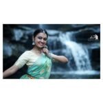 Tanvi Rao Instagram - Water. ಜಲ. 🌊 To watch the full video "Kavi", click on the link in my description or head to "Anushaanuraga" YouTube channel. PC: @mr_perfect_deekshith #kavi #bhoomi #earth #water #jal #nature #fiveelements #panchabhuta #dance #classicaldance #nisarga #prakruti #beauty #love #scenery #beautiful #albumsong #kannadapoems #kannada #bhavageethe #anushaanuraga Ermayi Water Falls, Karnataka