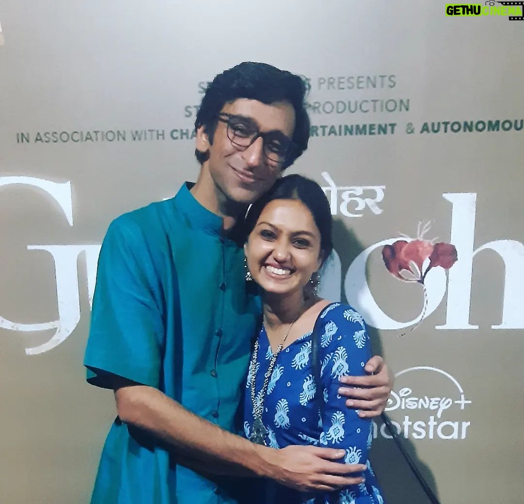 Tanvi Rao Instagram - Some wonderful human beings that I had the opportunity to work and interact with!πΈ Tried to fit in as many pictures as Instagram would allow, but clearly it doesn't suffice. I assure you, this team was as tender and warm as the movie itself :)π #Gulmohar Go watch now if you haven't already! @pagliji Directed by @rahulchittella Beautifully captured by @eeshitnarain @chalkboardentertainment @zeemusiccompany #sharmilatagore @bajpayee.manoj @simranrishibagga @kavidrama @santhybee @utsavijhamusic @surajsharmagram @nargisnandal @sriharsh_sibu @seth_kanishk @danishsood @pujasarup @rajovilla @aayushi_diwan @sleepynushh @ishaanweenie @manshakhurana @routes_and_shoots