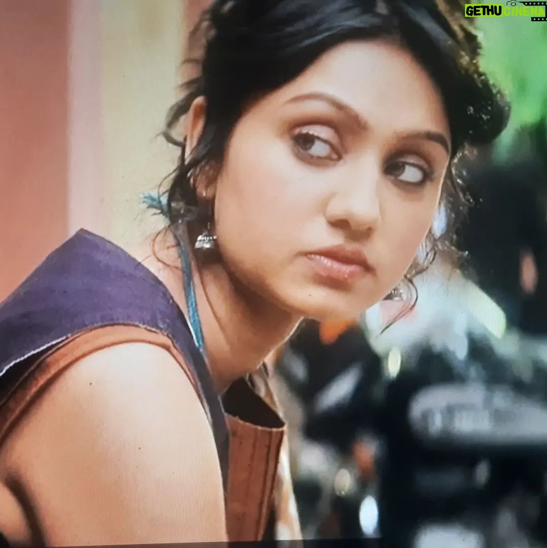 Tanvi Rao Instagram - I'm extremely happy to be a small part of this beautiful, heartfelt story. I always wished to tell stories that could navigate into deep corners in people. This movie is sure to make home in all hearts :') At its premiere, when the end credits started rolling, I was brimming with so many undefinable emotions. I'd love for you to feel them too :') "Gulmohar" now on Disney+hotstar. Do give it a watch. I'm sure it will leave with you a warm smile ❤ @pagliji Director: @rahulchittella Cinematographer: @eeshitnarain #Gulmohar #family #love #life #stories #heartfelt #touching #disneyplushotstar