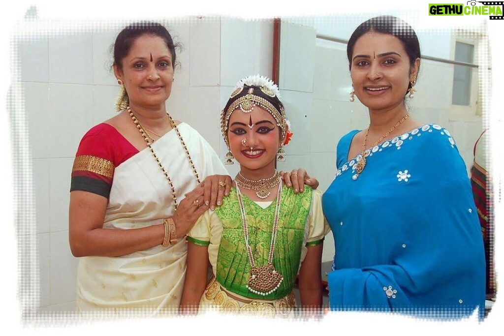 Tanvi Rao Instagram - Today, it has been 15 years since I did my Arangetram/ Rangapravesha! 15 years! I still can’t get my head around it! I am so overwhelmed :’) I don’t know if I have done justice to my marriage to dance, but I certainly am grateful to my teachers Guru Shrimathi Geetha Saralaya, @saralayageetha and Guru Shrimathi Rashmi Chidanand @rashmisaralaya for giving me an identity, for giving me the life that I know today. And I hope to serve dance in the smallest ways that I can, all my life 💙 On the day of my Rangapravesha, my grandfather had also released his book of poems. We have been recreating some of his poems as songs on @anusha_anuraaga ‘s YouTube channel. Today in his memory, we will be putting up another of his poems. #rangapravesha #arangetram #guru #gurushishyaparampara #bharathanatyam #classicaldance #art #love #passion #life