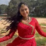 Tanvi Rao Instagram – A shoutout to @maynadesignerstudio for this beautiful attire and the gorgeous necklace🌹 It added so much grace to my body as I danced, and gave me so much confidence.
@maynadesignerstudio even sent it to me with a cute note and I was all smiles. :)

Head to her page now to find out more about her!
Designer- @maynadesignerstudio 
Captured by @rajaniabhirath1

#lakshmibaramma #bhagyalakshmi #keerthi #shoot #shootdiaries #collaboration #clothing #sawariya #necklace #choker #clothes #fashion #dance #styleicon #style #instagram #tanvirao Bangalore, India
