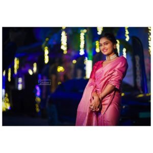 Tanvi Rao Instagram - ನಿಮ್ಮೆಲ್ಲರ ಬೆಂಬಲ ಹಾಗೂ ಪ್ರೀತಿಯ ಸುರಿಮಳೆಯಿಂದ ನನ್ನ ಹೃದಯ ತುಂಬಿ ಬಂದಿದೆ. ನನ್ನ ಜೊತೆ ನಿಂತು, ನನ್ನ ಖುಷಿಯಲ್ಲಿ ಪಾತ್ರರಾಗಿ, ನನಗೆ ಪ್ರೋತ್ಸಾಹ ನೀಡಿದ ನಿಮ್ಮೆಲ್ಲರಿಗೂ ಪ್ರೀತಿಯ ಧನ್ಯವಾದ. 🤍

I am truly overwhelmed by the love and support I have received in the past few days. Thank you for filling my page with good wishes and warmth. I am humbled and grateful, and will try to live up to your love 💙
 
HMU: @glamupbydivyavinay @mk_houseoffashions @makeover_by_hema_aradhya 
Photographers: @click_basya @shivumanmith 

#anubandha #anubandhaawards2023 #colourskannadaofficial #viacom18 #jiocinema #styleicon #award #awardwinning #style #fashion #acting #actor #keerthi #lakshmibaramma #abhimani #audience #love #support #grateful #tanvirao