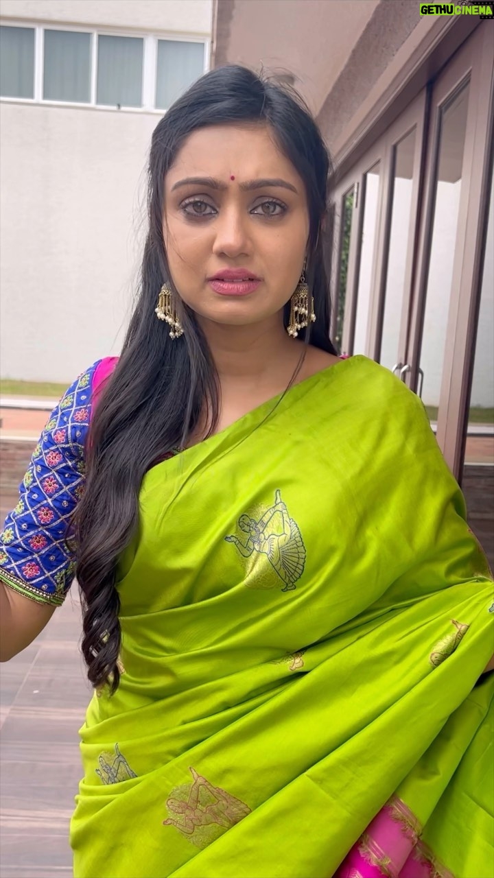 Tanvi Rao Instagram - “As the bell rang, my heart raced haphazardly. It had been so long since I saw you; since I saw that smile that bloomed across your face, unaware of how it always made me smile. My feet ran across the hall, but slowed down before it could reach the door. It had been so long since you saw me! My hair had bleached, my skin had withered. I no longer had the youthful beauty that you once knew. What if you couldn’t recognise me? What if you got disappointed? Hesitating, I opened the door. You stood there, wearing that same smile. And then nothing else mattered!” This lovely saree is by @sheekline 🦜 @brinda_nema @ashwini.rrrr Video credits- @rajaniabhirath1 😘 #reunion #love #middleage #fear #beauty #hissmile #abhinaya #expression #storytelling #saree #designer #collaboration #reel #instareel #tanvirao Bangalore, India